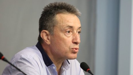 Стоилов: Кабинетът е непоследователен в решенията за COVID кризата