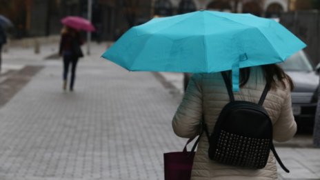 Облачно ще е в неделя, ще нахлува хладен въздух и ще завали