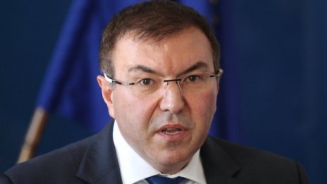Отрицателен е тестът за COVID-19 на здравния министър