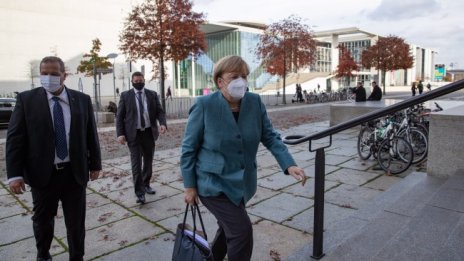 Германия готви затваряне на баровете, фитнесите, ресторантите 