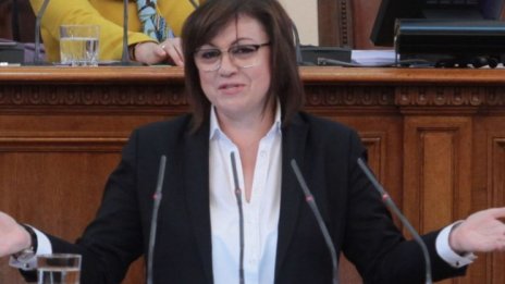 Корнелия Нинова е във ВМА с коронавирус