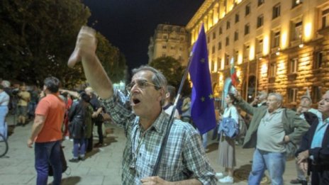 Пандемията ли е причина за спирането на протестите?