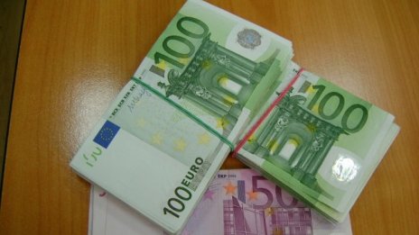 Откриха недекларирани 19 000 евро в автомобил на Лесово