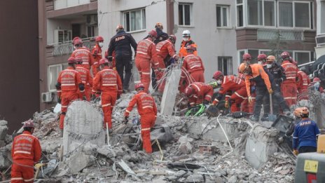 114 са жертвите на труса в Измир, край на спасителните дейности