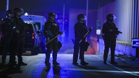 Фенове на Тръмп нарамиха пушки, пред комисията в Аризона са