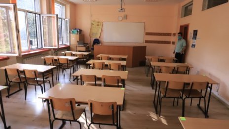 Село на бунт заради уволнени ромски учители