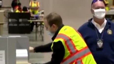 Джо Байдън уверено крачи към заветните 270 гласа