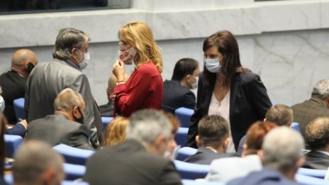 Парламентът заработи от втори опит, гледа спешно бюджета