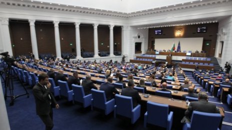 БСП заплаши да сезира КС за бюджета, бил обсъждан в нарушение