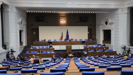 Кратки дебати и бюджетът за догодина приет на първо четене