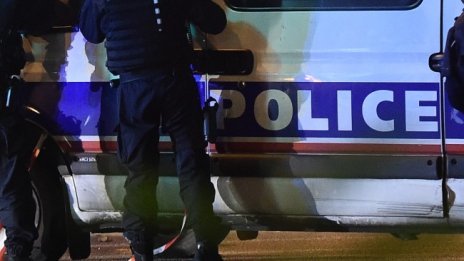 Свещеникът в Лион прострелян заради любовна афера 