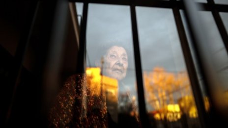 Старица даде 100 лв. на мним лекар, той сви още 200 лв.