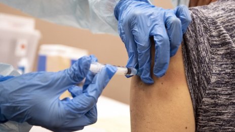 Министър обеща безплатна ваксина на испанците