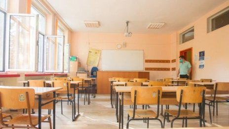 И в Бургас: Учениците от 6 до 12 клас онлайн