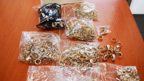Златни накити за над 54 000 лв. задържаха на Капитан Андреево