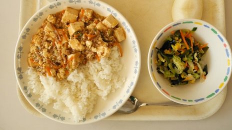Нарушения в кухни, осигуряващи храна за детски градини и училища