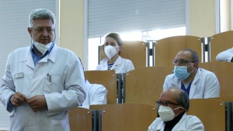 Цинизъм е да се противопоставят трансплантирани на болни с COVID