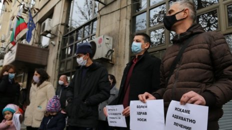 Трансплантираните "на лечение" при здравния министър 