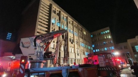 Десет души загинаха при пожар в болница в Румъния 