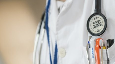 Първата COVID-болница у нас има нужда още специалисти