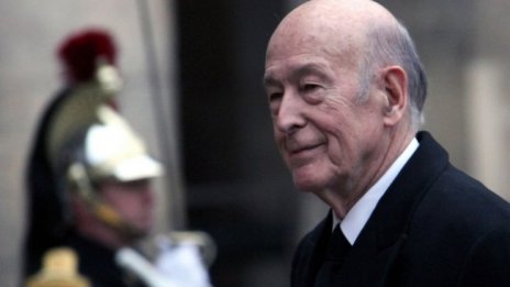 Бившият президент на Франция Жискар д'Естен приет в болница