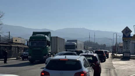 Ремонт на АМ "Хемус" парализира изхода на София, над 10 км е задръстването