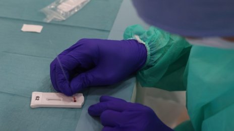 ЕК препоръчва бързо тестване, обучава кадри за проби