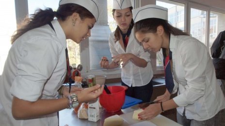 Ученици ще готвят за лекарите в Смолян