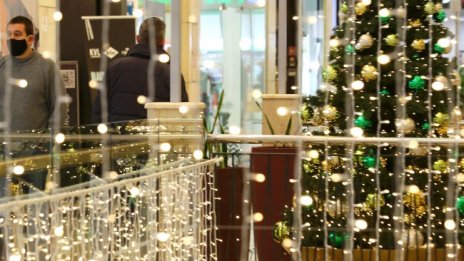 Предколедно пазаруване: Последен работен ден на магазините в моловете