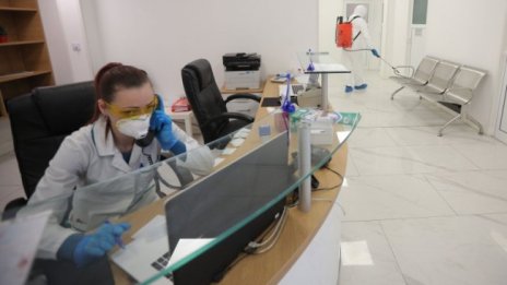 Отрицателен тест след петия ден маха карантината в Англия 