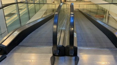 КЗП: Търговците да удължат ваучерите за пазаруване в моловете!