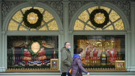 Оптимизъм в Англия &ndash; спад с 1/3 на заразените след локдауна