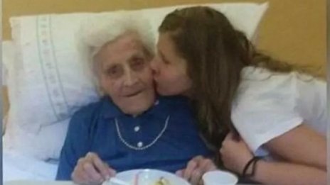 101-годишната баба Мария от Италия преборила COVID-19 цели три пъти