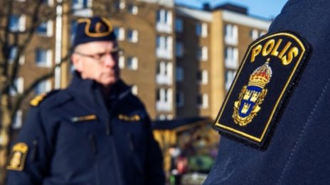 Арестуваха майка, държала заключен сина си 28 години