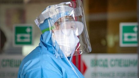Има 60 свободни места за медици в Перник