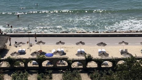 Два плажа на морето си търсят нови стопани
