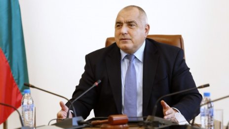 Планът: Ваксината ще е първо за медици, полицаи, възрастните над 70