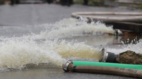 На фона на криза: Нелегално точат вода в Бургас 
