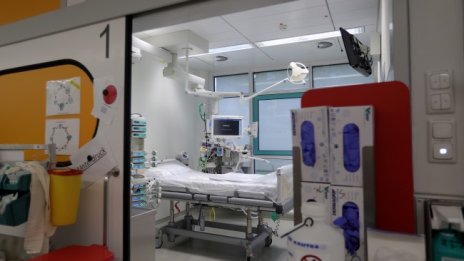 Рекорден брой пациенти с COVID-19 в тежко състояние в Румъния
