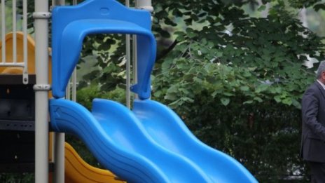 Осиновяването на деца в краен случай дори при лоши родители?