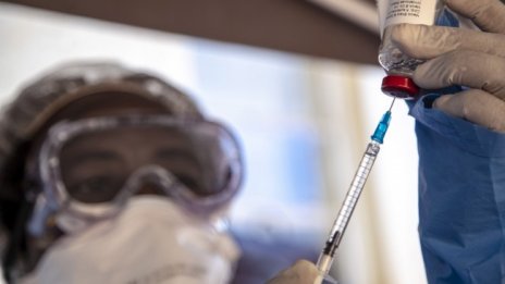 Производството на ваксината AstraZeneca се бави