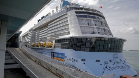 3000 души под карантина на кораб край Сингапур заради COVID-19