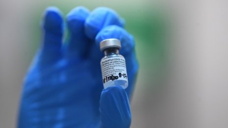 Хакери са стигнали до документи, свързани с ваксината на Pfizer и BioNTech