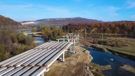 Полагат асфалта между Боаза и "Дерманци" на АМ "Хемус"