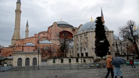 Турция не забранява излизане на организирани туристи през уикенда