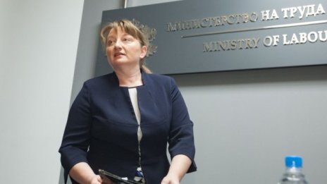 Властта мисли за мерките след 21 декември, вероятно е поетапно отваряне