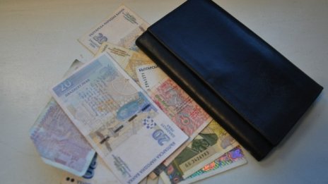 Коронакризата стопи коледните бонуси, но все пак?