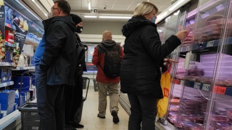 Около големите магазини в София - полиция постоянно и мобилни екипи