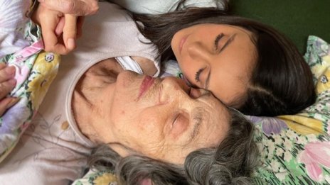 На 87 години почина бабата на Нина Добрев 