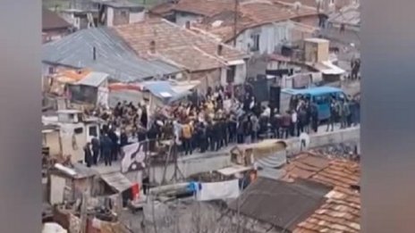 Над 100 души празнуват в Хасково без маски и социална дистанция